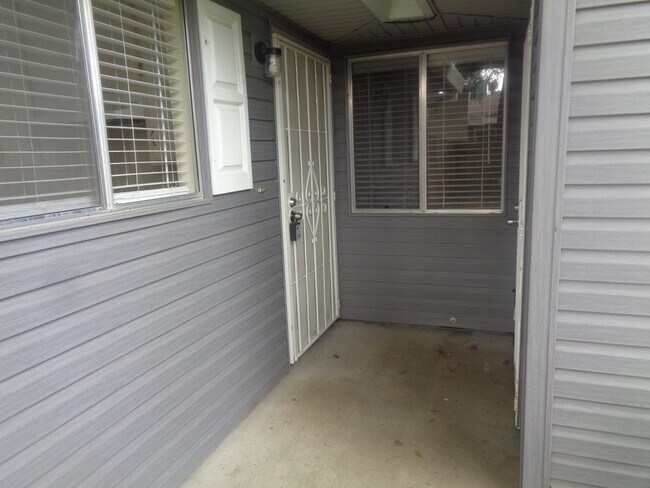 Foto del edificio - 1170 Forestwood Dr