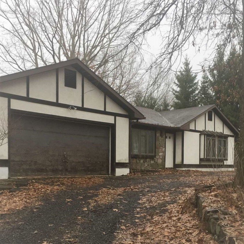 Primary Photo - 16 Ene Rd