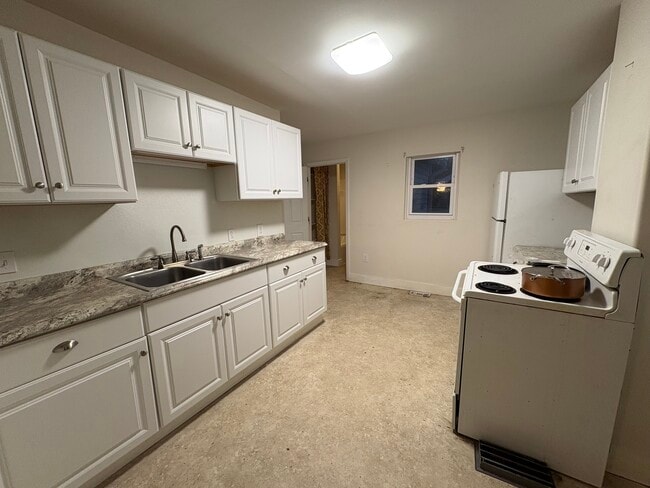 Building Photo - 500 S Fayette St