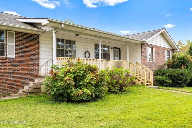 Photo - Maryville 37803 - 4 bedroom 2 bath - call Jackie Mills 865-748-2851 House