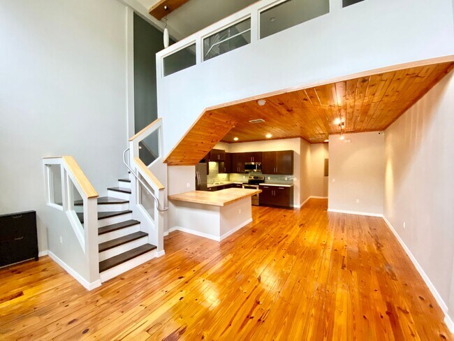 Foto del edificio - LUXURY TOWNHOME IN SODO 3/2.5 PLUS OFFICE AND BONUS ROOM  - DOWNTOWN ORLANDO