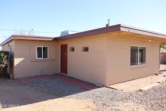 Building Photo - 1052 Chaparral Cir
