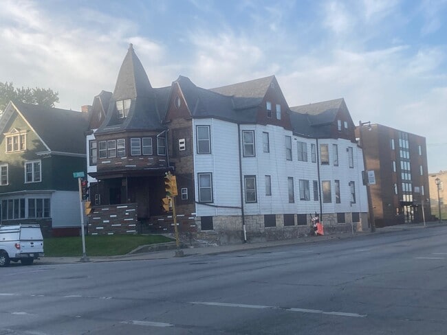 Foto del edificio - 3431 W Kilbourn Ave
