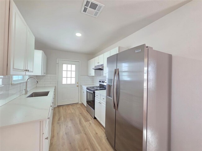 Foto del edificio - 411 W 4th St