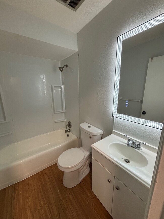 Building Photo - 2709 Center St