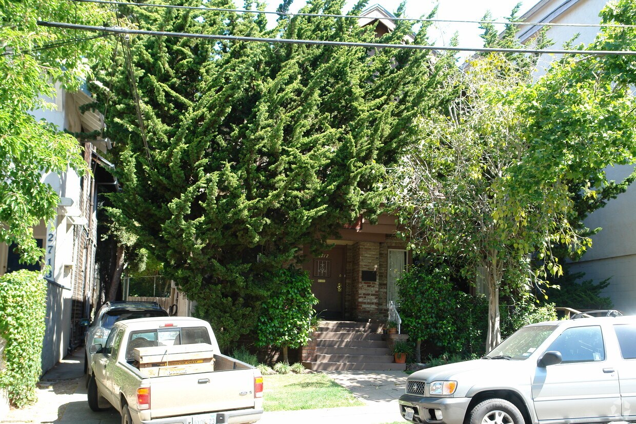 Primary Photo - 2717 Haste St