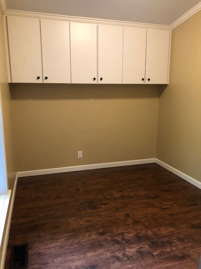 Building Photo - 2 Bed 2 Bath in BZ Corners