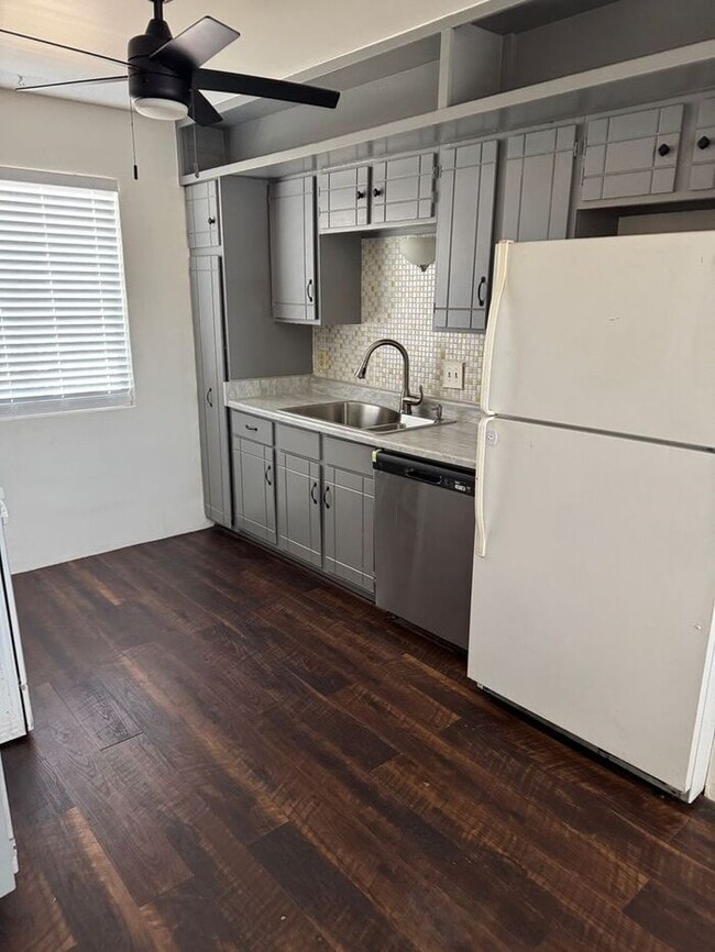 Building Photo - Charming 2 bedroom 1 bath