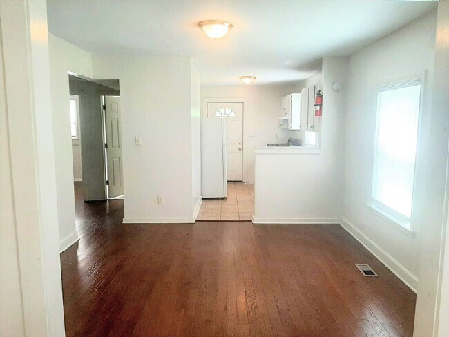 Building Photo - Charming 3 Bedroom 2 Bathroom Home In Durham