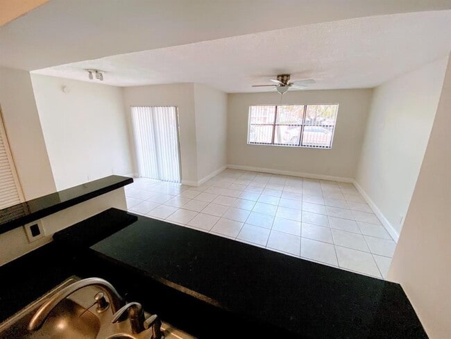 Foto del edificio - 530 S Park Rd