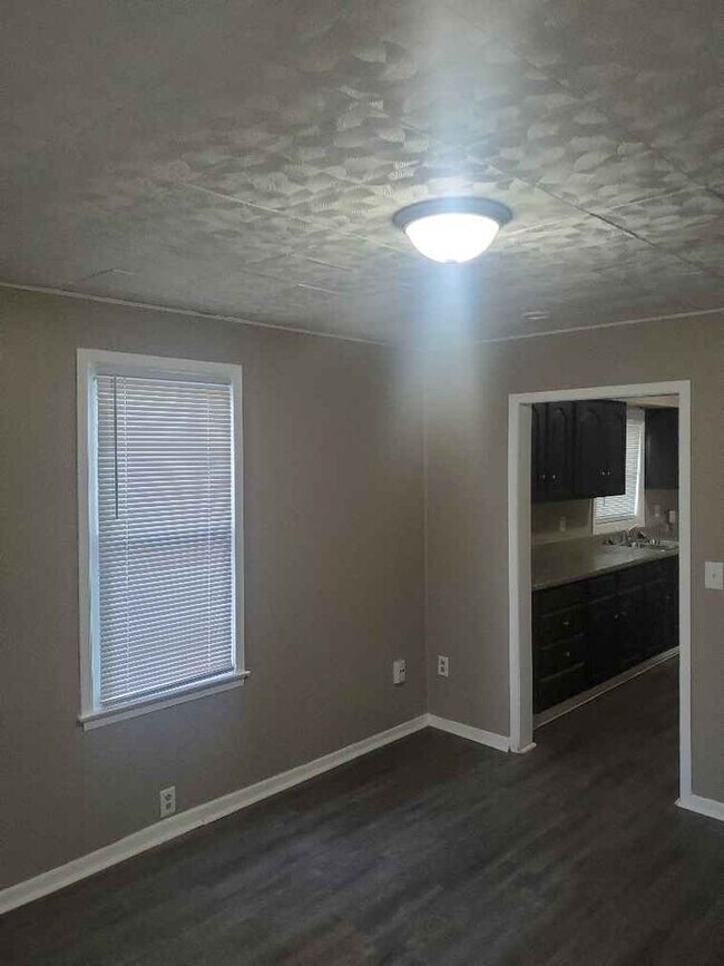 Building Photo - 7012 Berdelle Ave