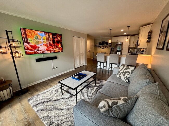 Building Photo - 34 Schoolhouse Dr