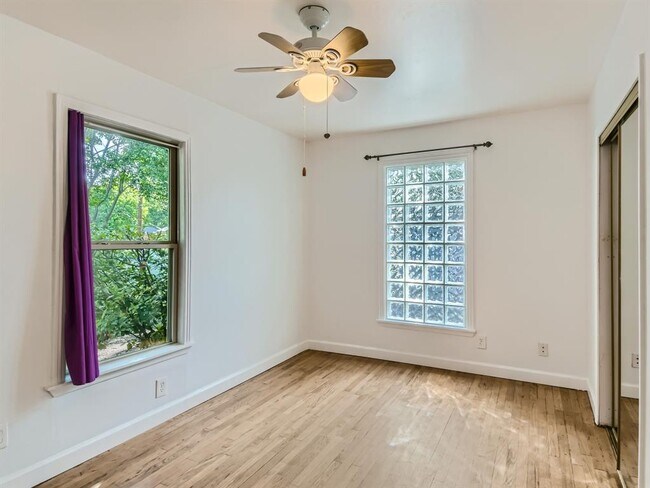 Foto del edificio - 1045 Rosemont St