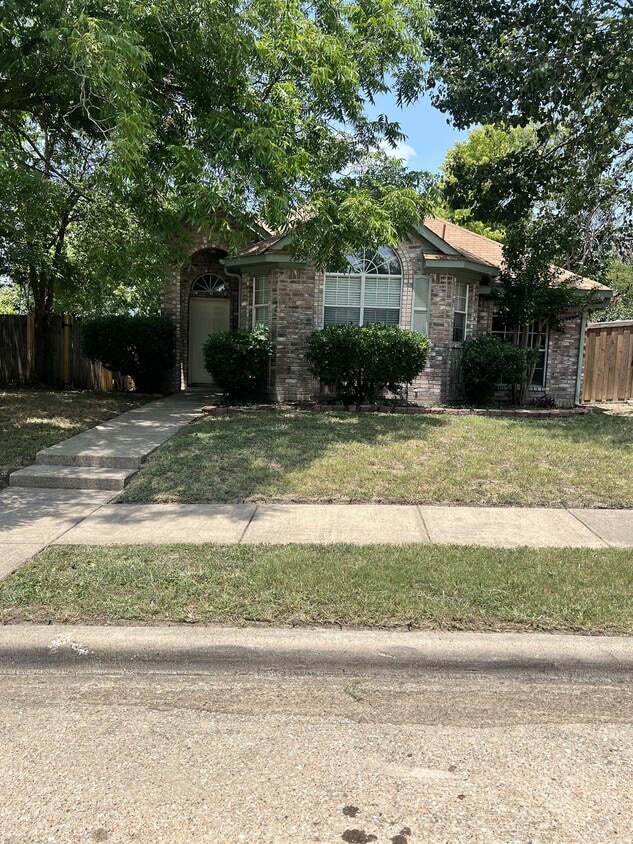 Photo - 2345 Browning Dr (Mesquite, TX)