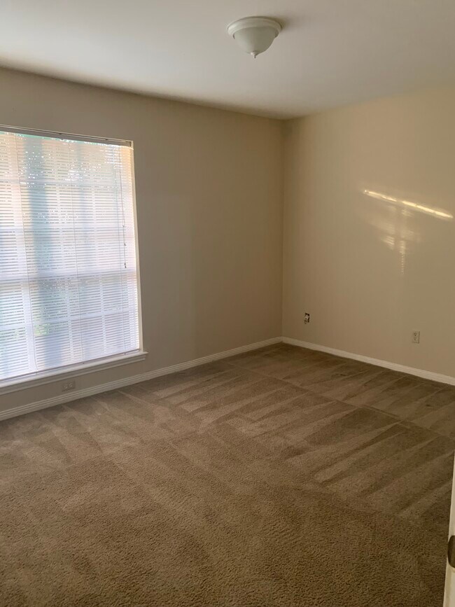 Foto del edificio - 446 Oak Chase Dr