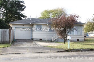 Building Photo - 5207 SE 109th Ave