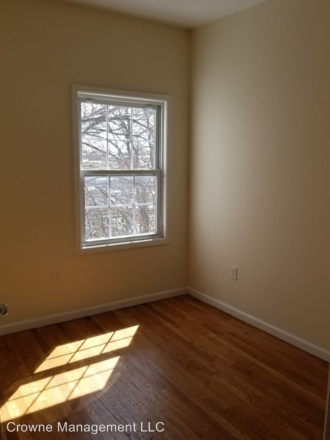 Building Photo - 2 br, 1 bath Apartment - 342 Randolph Ave.