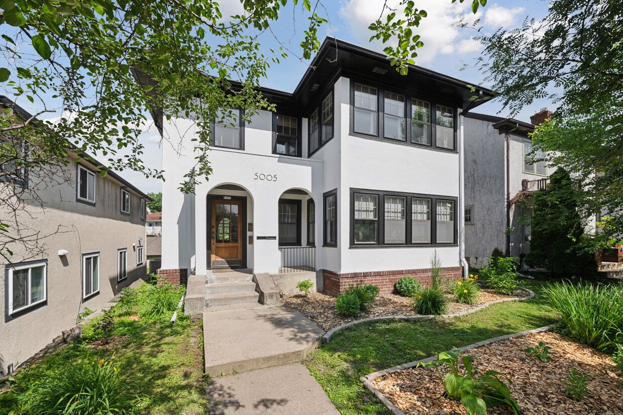 Primary Photo - 5005 Oliver Ave S