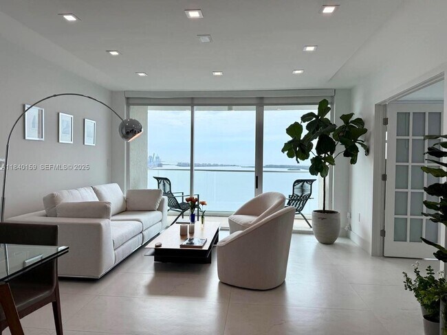 Building Photo - 800 Claughton Island Dr