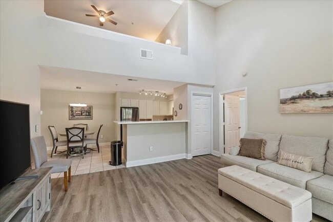Building Photo - 2801 Chancellorsville Dr