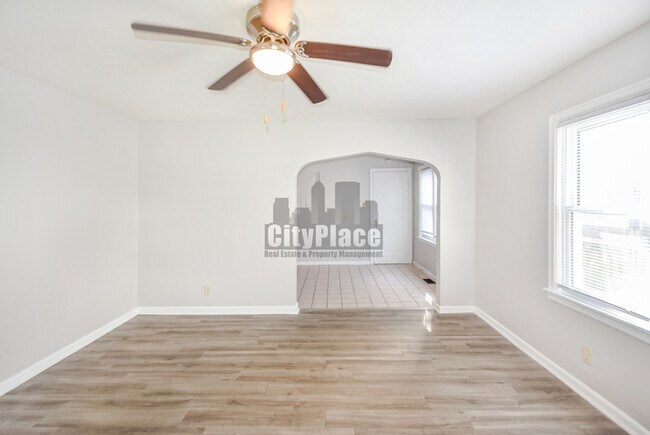 Foto del edificio - 1525 N Colorado Ave