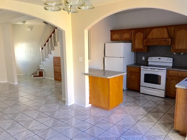 Building Photo - 2715 Charleston Dr