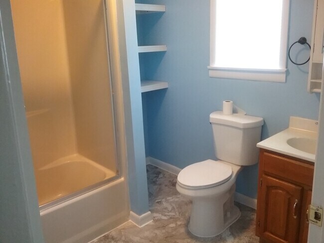 Large Full bath - 814 Locust Rd