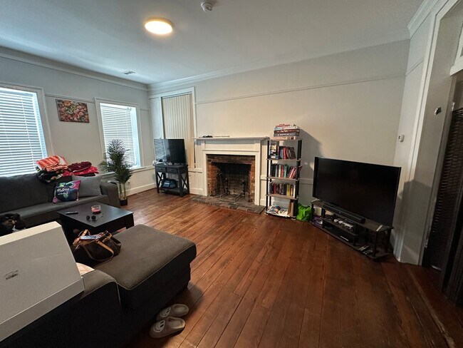 Foto del edificio - Charming Apartment is Downtown Fredericksburg