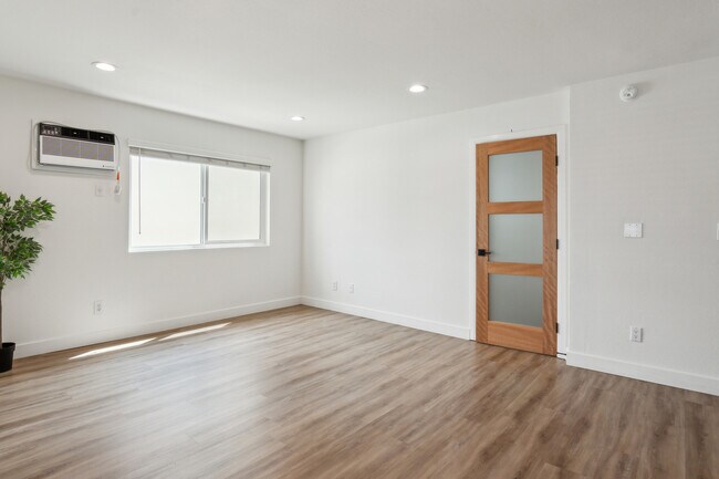 Foto del edificio - Champlin Properties