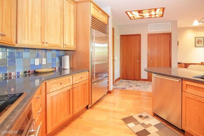 Building Photo - 1 br, 2 bath  - 350 S Hamilton St