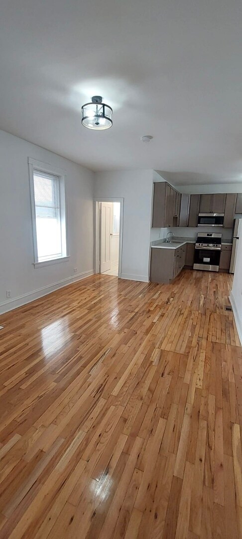 Foto del edificio - 3915 W Potomac Ave