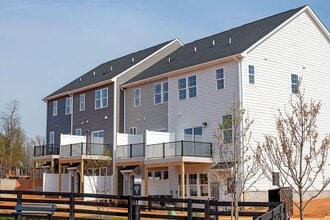 Building Photo - 2207 Leeham St