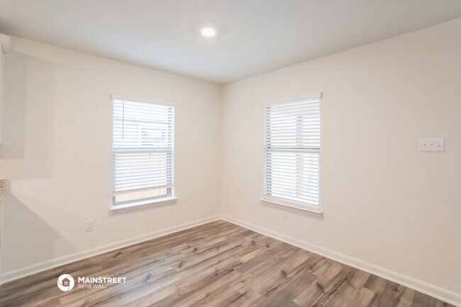 Building Photo - 716 Beall St