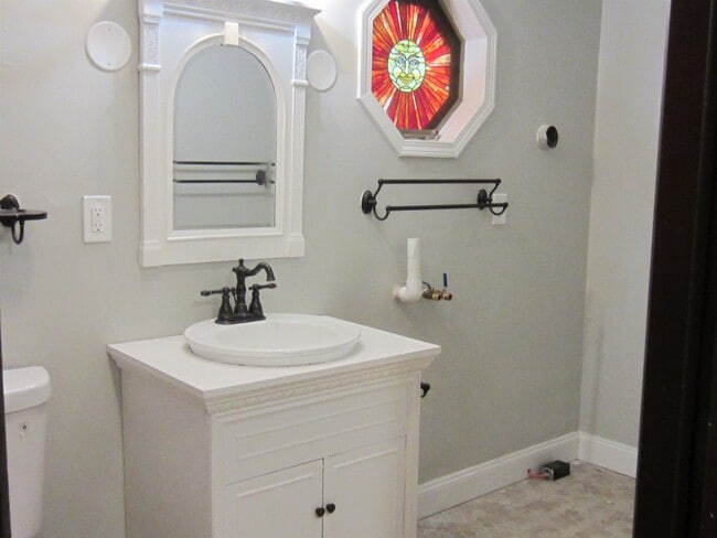 Foto del edificio - 174 Pattee Hill Rd