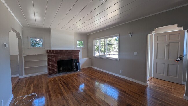 Foto del edificio - Pacific Grove Cottage with Classic Character