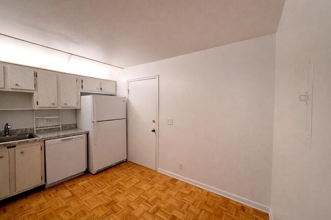 Building Photo - 22615 SW 66th Ave