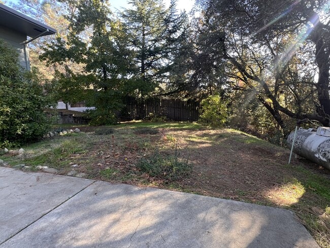 Building Photo - 10647 Newtown Rd