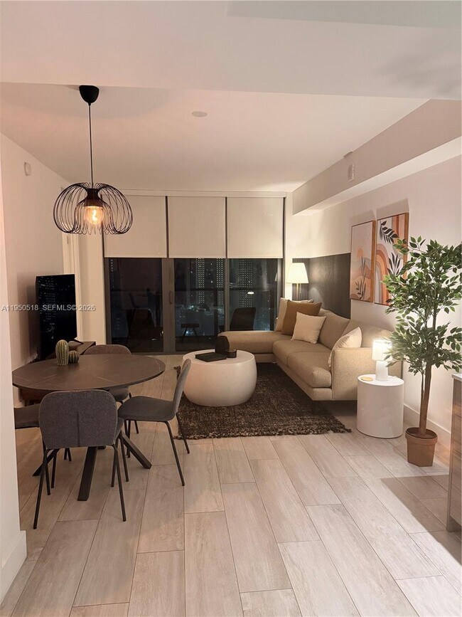 Foto del edificio - 121 NE 34th St