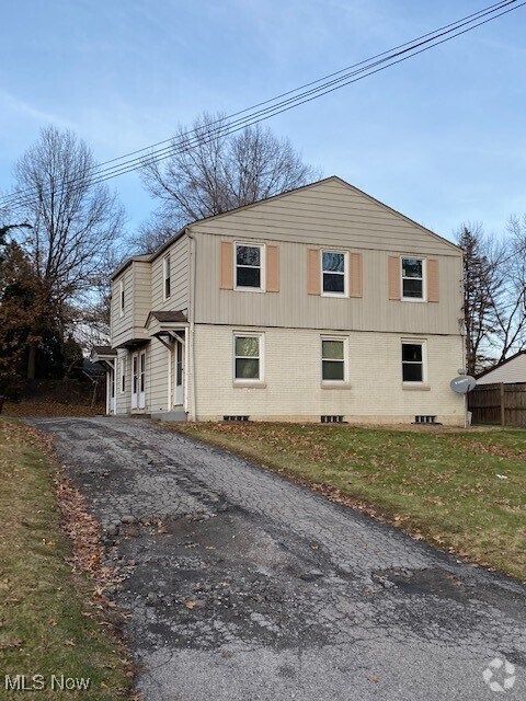 Building Photo - 56 Willow Dr