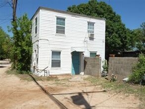 Building Photo - 609 E North 16th St