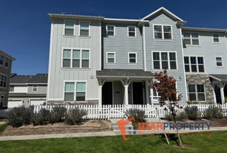 Building Photo - 1053 W Narrows Ln
