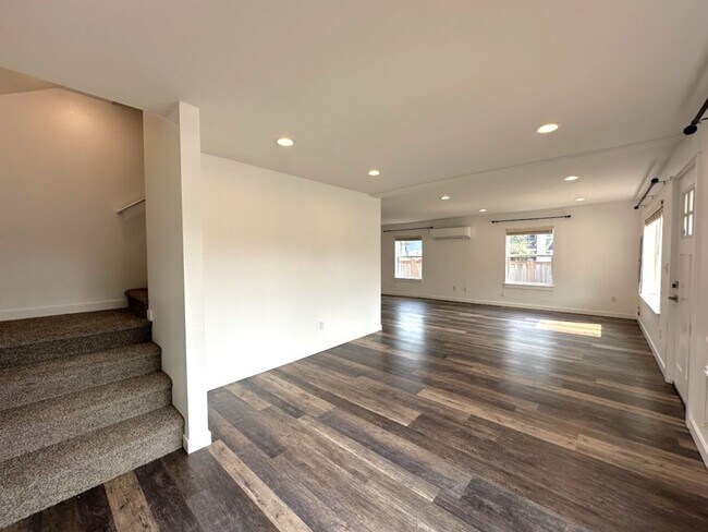 Foto del edificio - Gorgeous remodeled 4 bed 2.5 bathroom home!