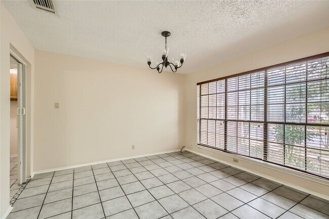 Foto del edificio - Back yard perfect for entertaining!