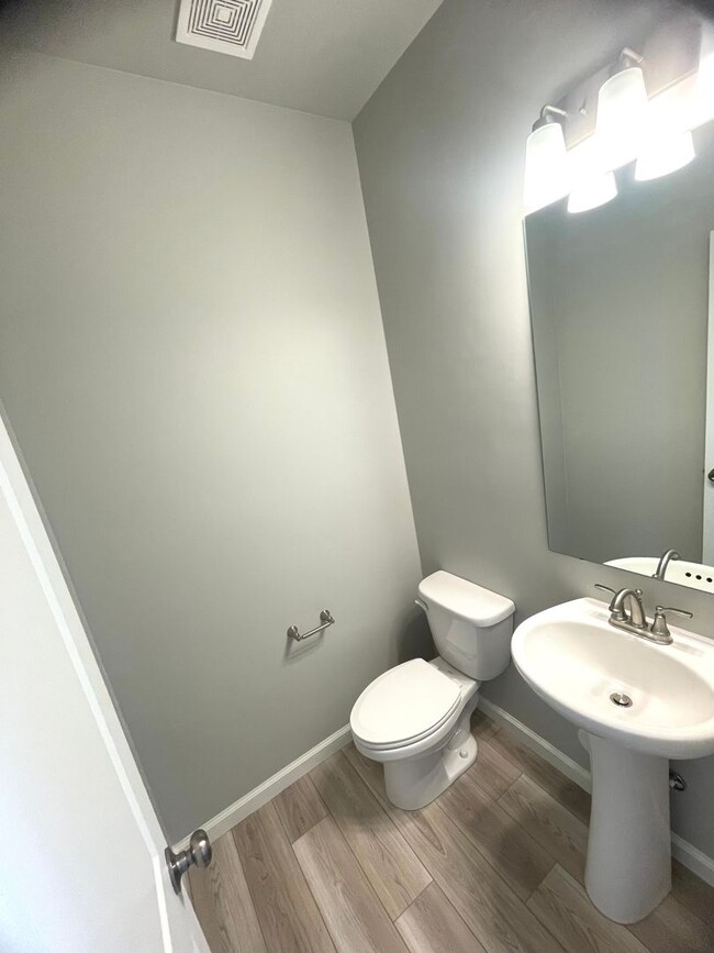 Foto del edificio - New 4 Bedroom Townhome