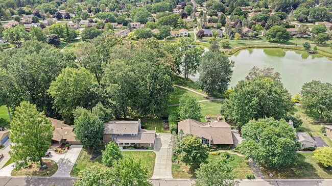 Building Photo - CLASSIC COLONIAL ELEGANCE WITH LAKESIDE SE...