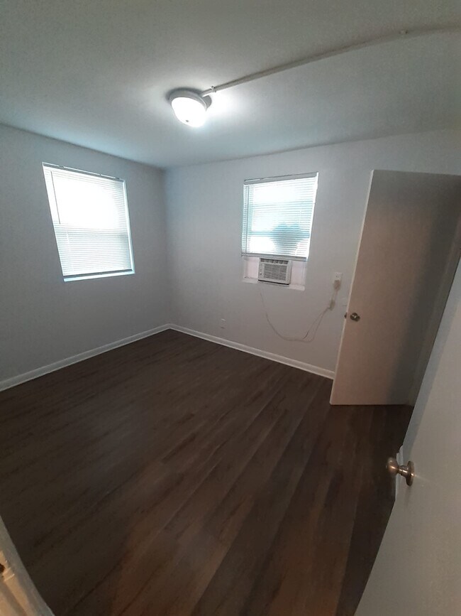 Foto del edificio - 610 W 18th St