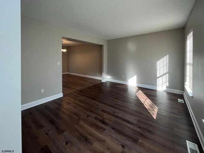 Foto del edificio - 62 Chancellor Park Dr