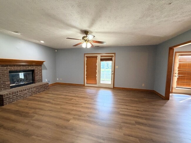 Building Photo - 705 Hummingbird Ln
