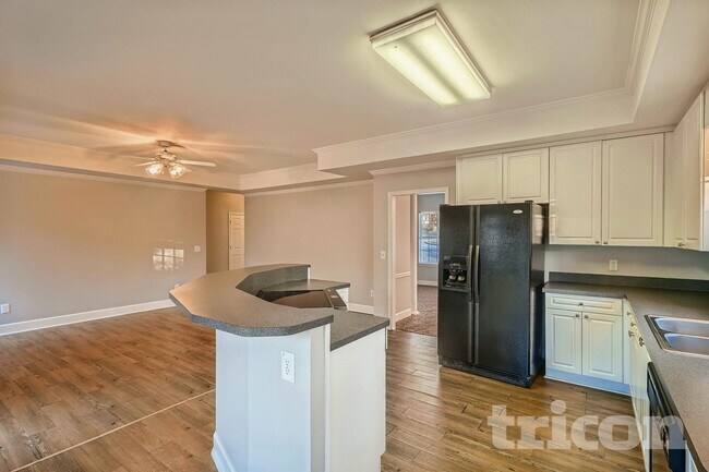 Foto del edificio - 9235 Raleigh Way