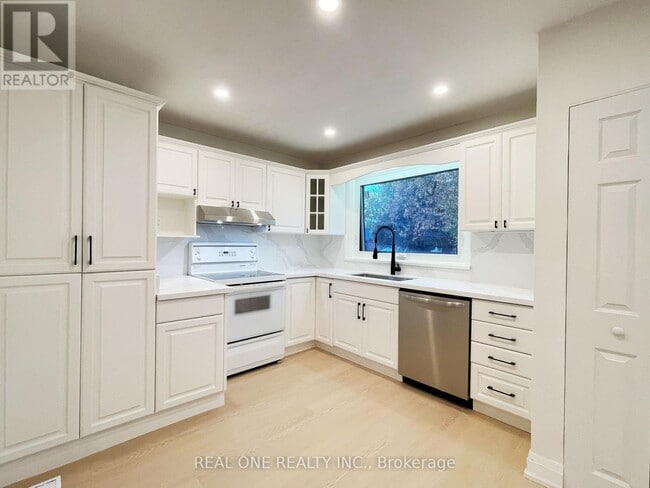 Building Photo - 2116 Mountainside Dr
